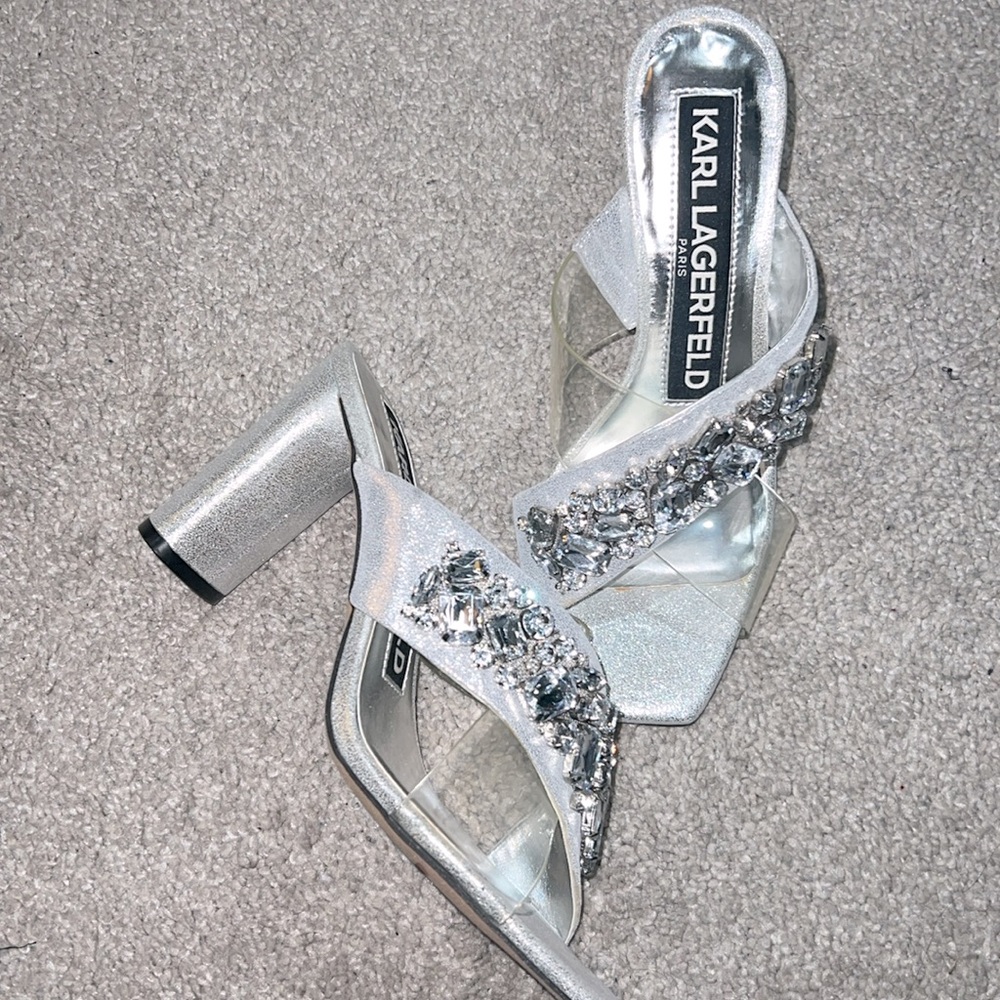 Silver Heels - Picture 3 of 5